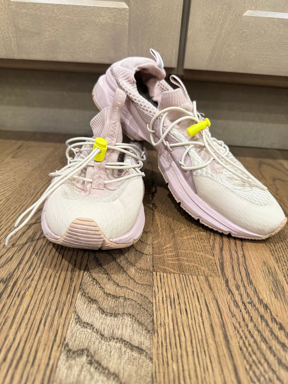 Ollie Gray The OG Sneaker Maternity Postpartum Vibram Sole Rose Cream Comfy 9.5